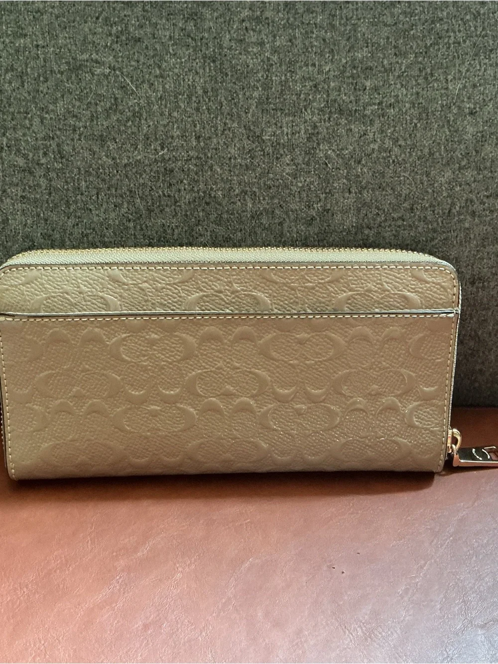 Coach Signature Embossed Leather Accordion Zip Wallet Taupe Gold EUC